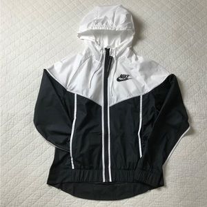 Women’s Nike Windrunner Jacket Sportswear, Black & White